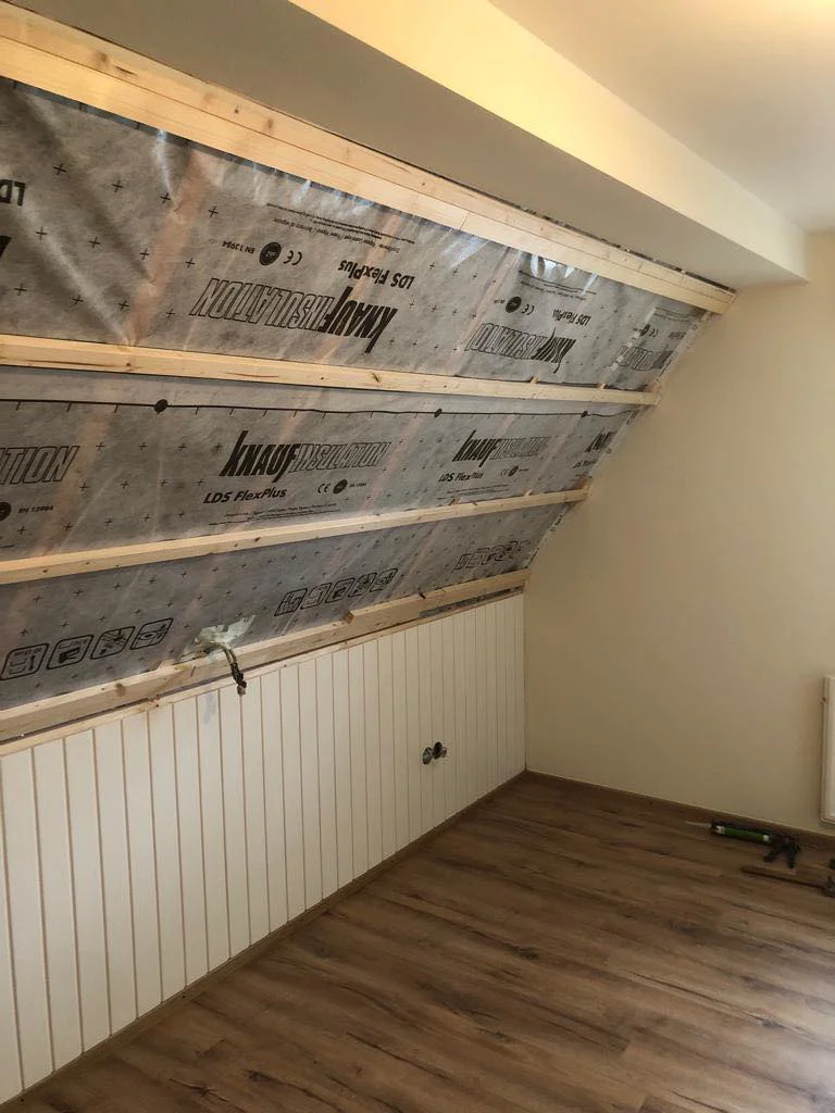 Dämmung und Holzverkleidung