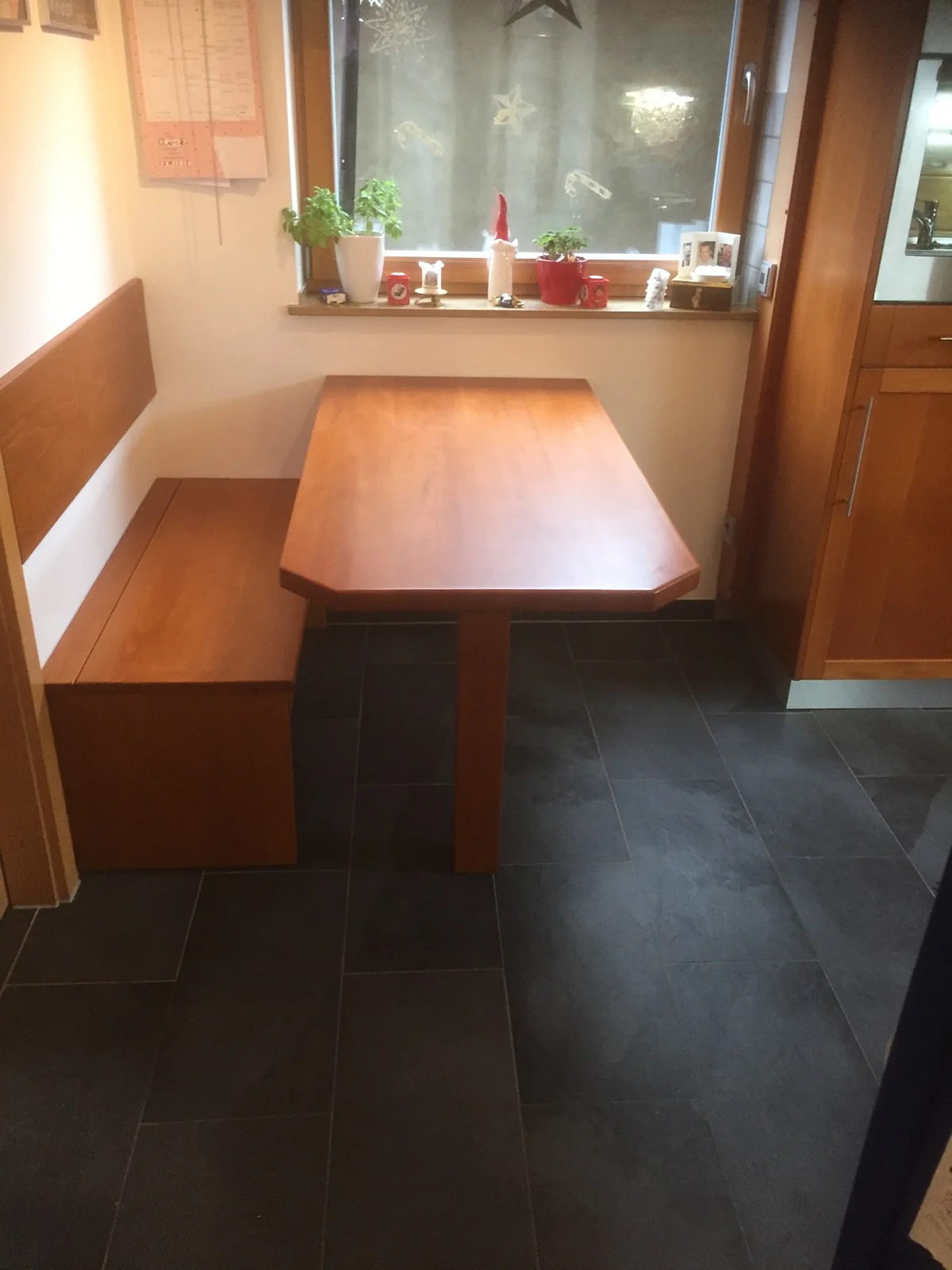 Sitzecke aus Massivholz